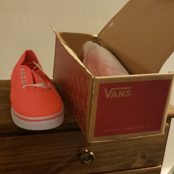 Vans - Picture 3 of 4